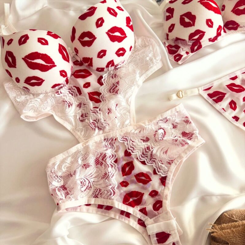 Beyaz Kırmızı Dudak Desenli İki Parçalı Fantazi Lingerie Set – Sütyen & Tanga + Tek Parça Bodysuid 7088 - 2