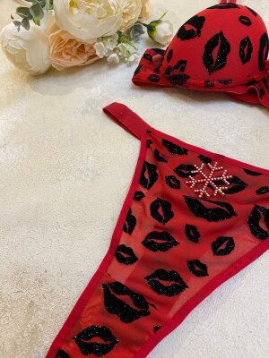 Kırmızı Siyah Dudak Desenli İki Parçalı Fantazi Lingerie Set – Sütyen & Tanga + Tek Parça Bodysuid 7080 - 4