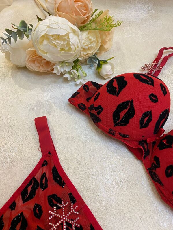 Kırmızı Siyah Dudak Desenli İki Parçalı Fantazi Lingerie Set – Sütyen & Tanga + Tek Parça Bodysuid 7080 - 5